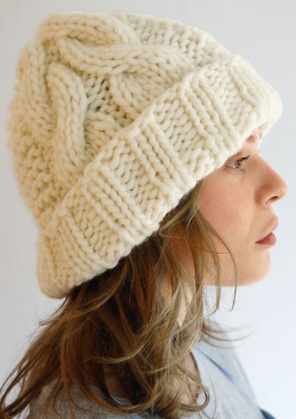 Warm hat with cable pattern