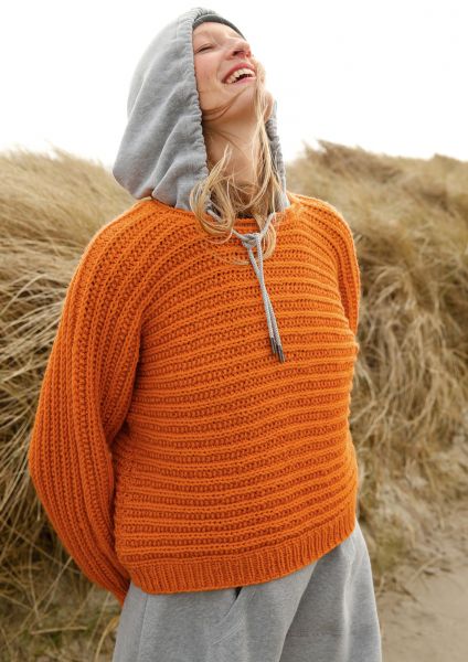 Transversely knitted jumper