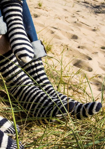 Anleitung Maritim-geringelte Socken für Herren