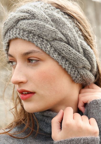 Headband with cable knit pattern