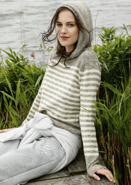 Knit pattern – whorly pattern jumper with hood