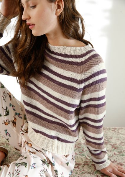 Kurzer Raglanpullover